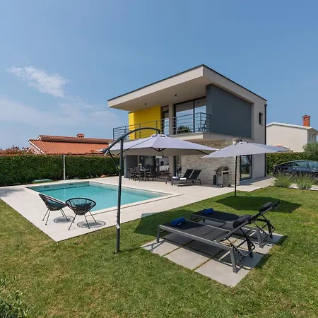 Σπίτι διακοπών In Mit Grossem Pool Dračevac