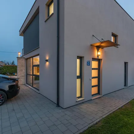 Σπίτι διακοπών In Mit Grossem Pool Dračevac